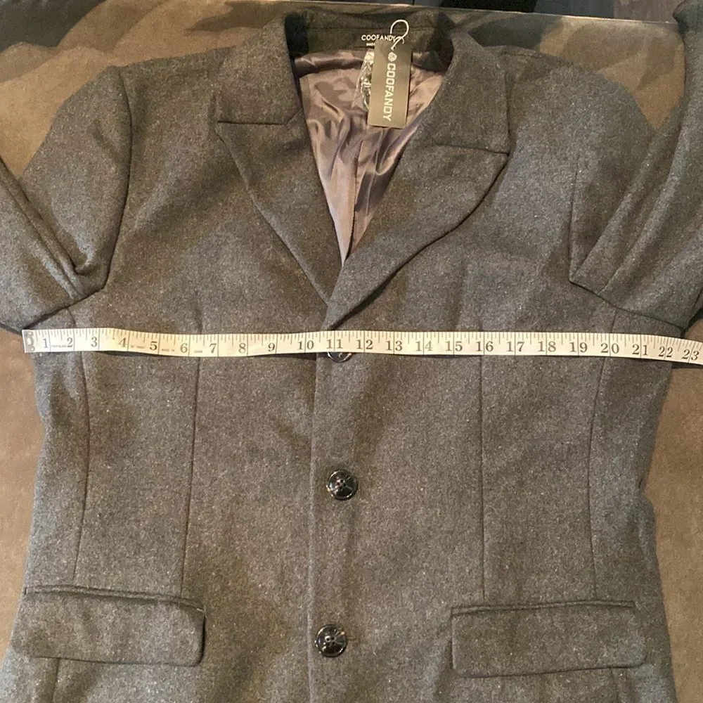 Men’s Gray Coat Winter Jacket with Detachable Plaid Scarf Size M NWT